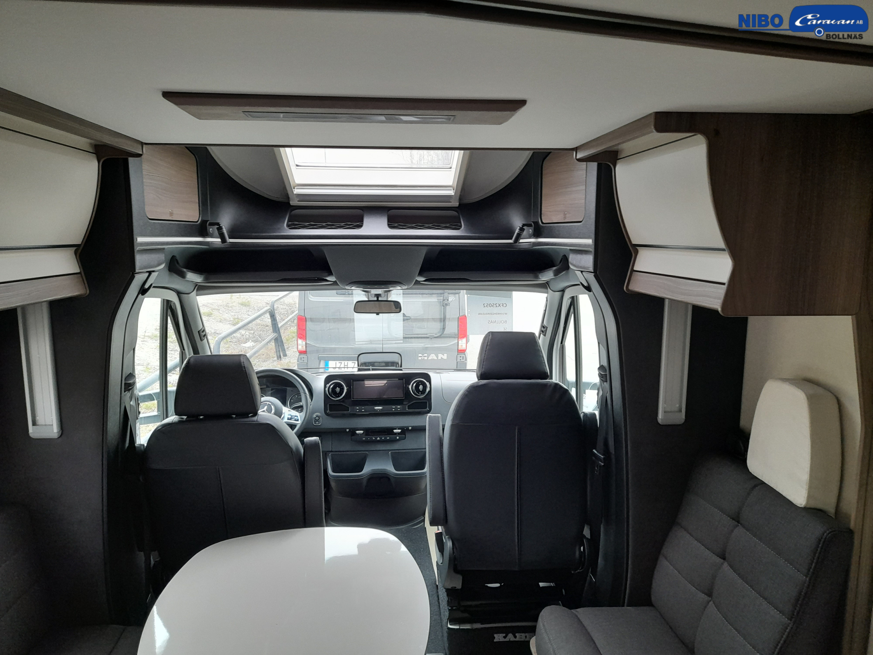 KABE Travel Master Royal X 780 LQB - KABE