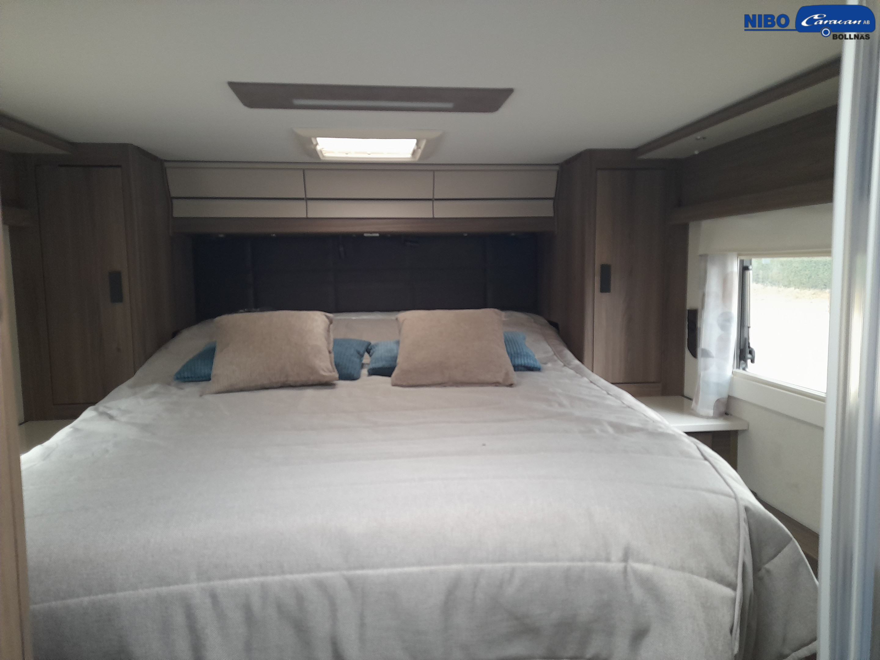 KABE Travel Master Royal X 780 LQB - KABE