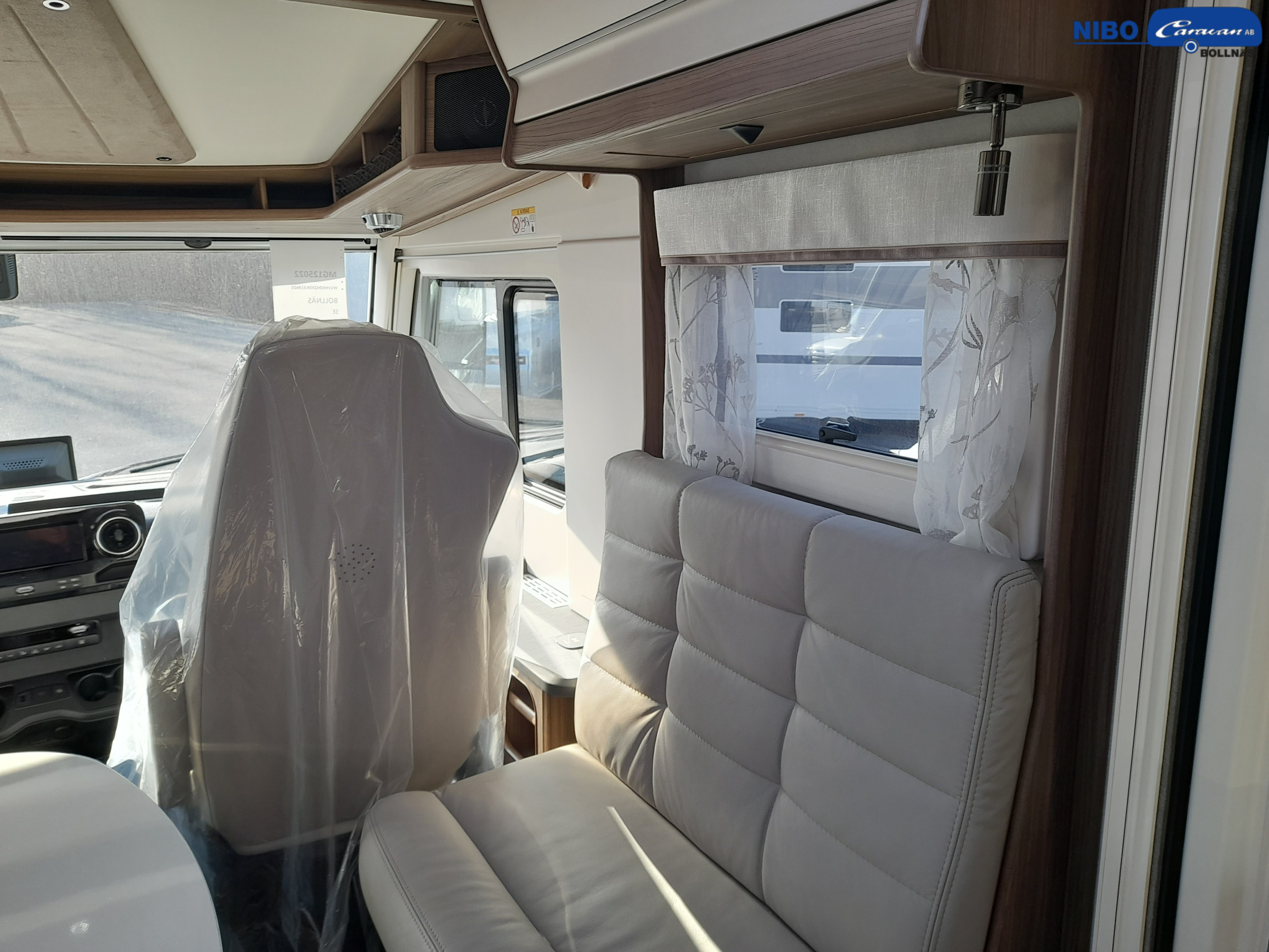 KABE Travel Master Intergrated 860 Imperial LGB - KABE