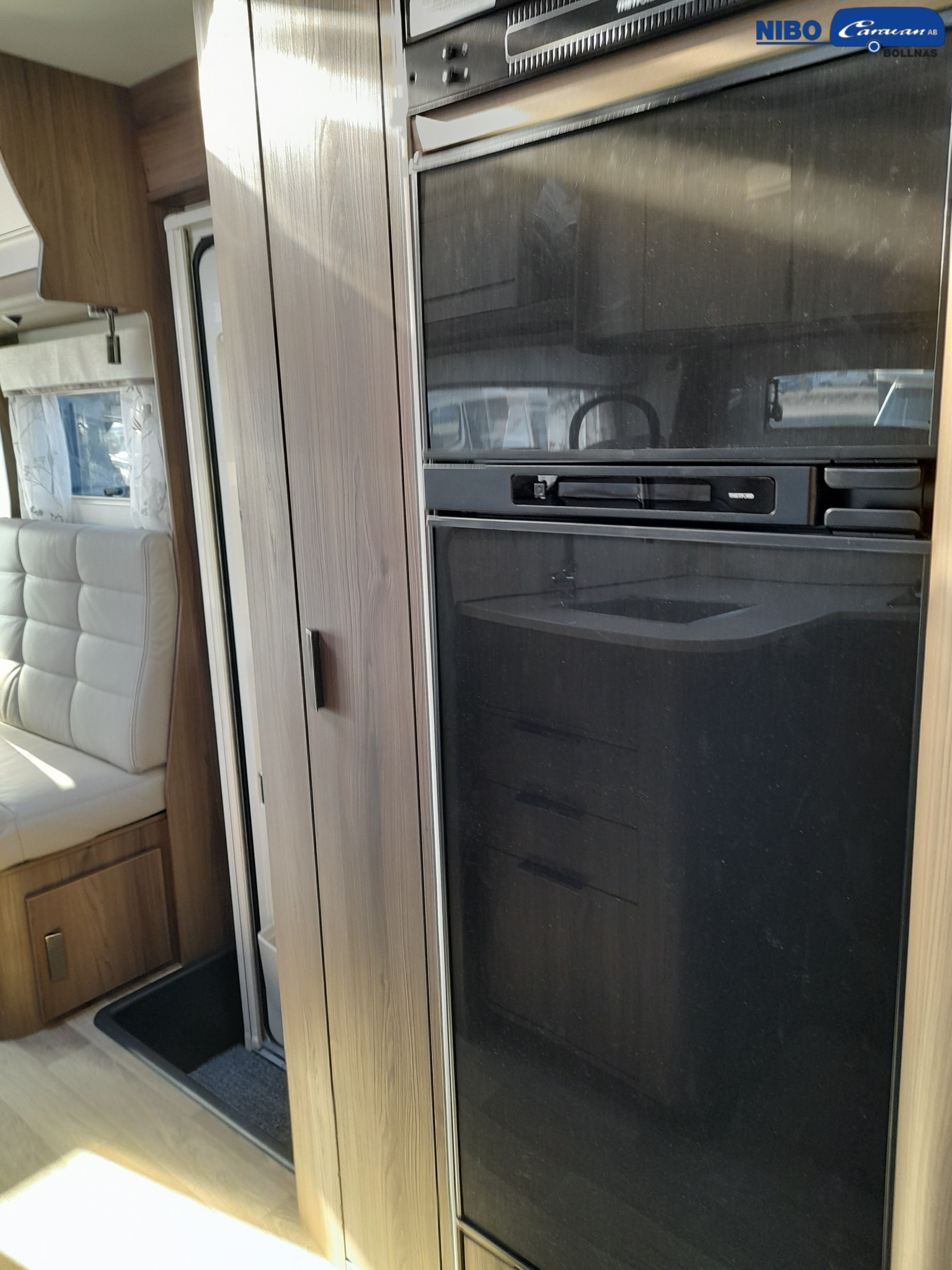 KABE Travel Master Intergrated 860 Imperial LGB - KABE