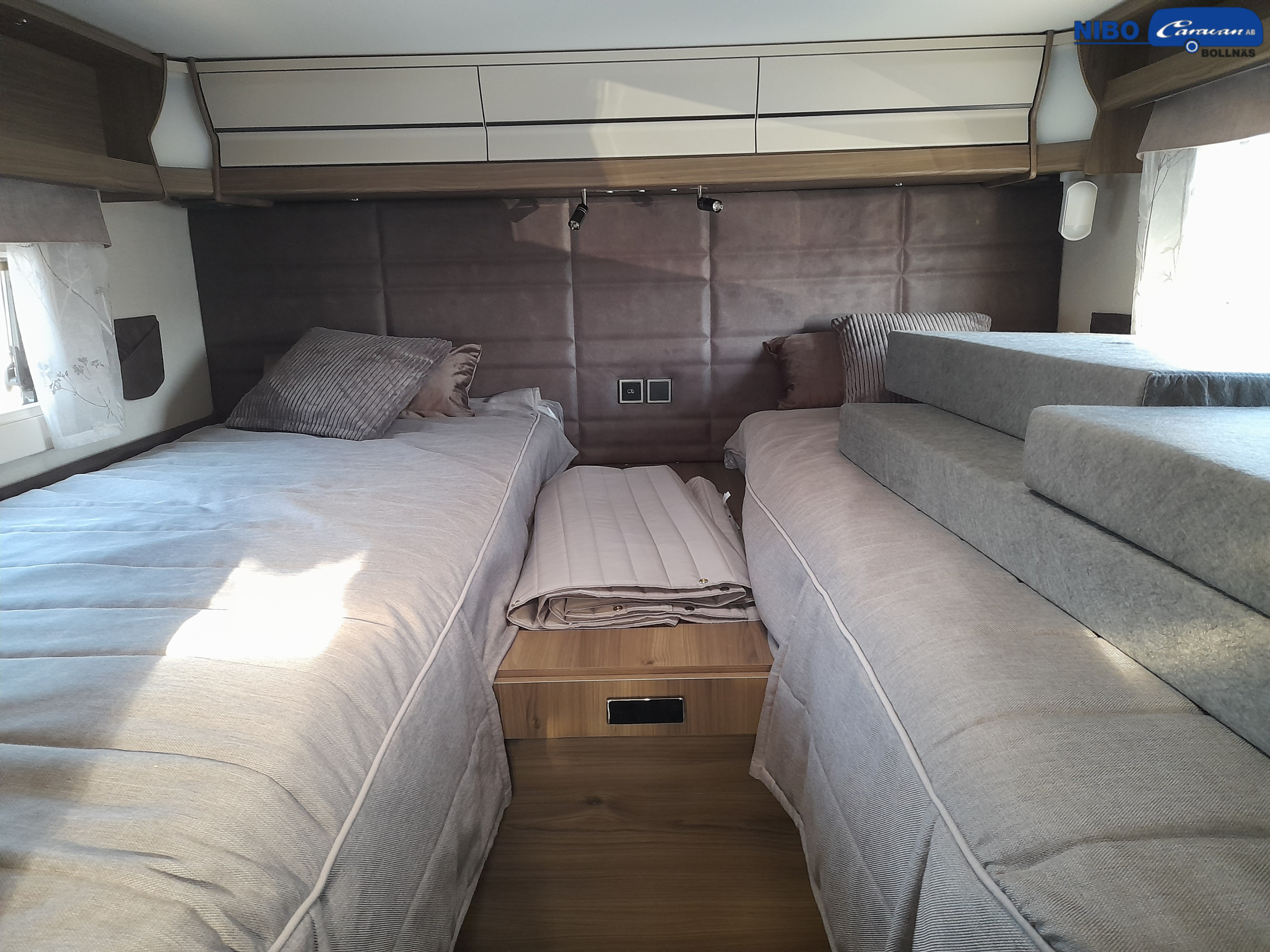 KABE Travel Master Intergrated 860 Imperial LGB - KABE