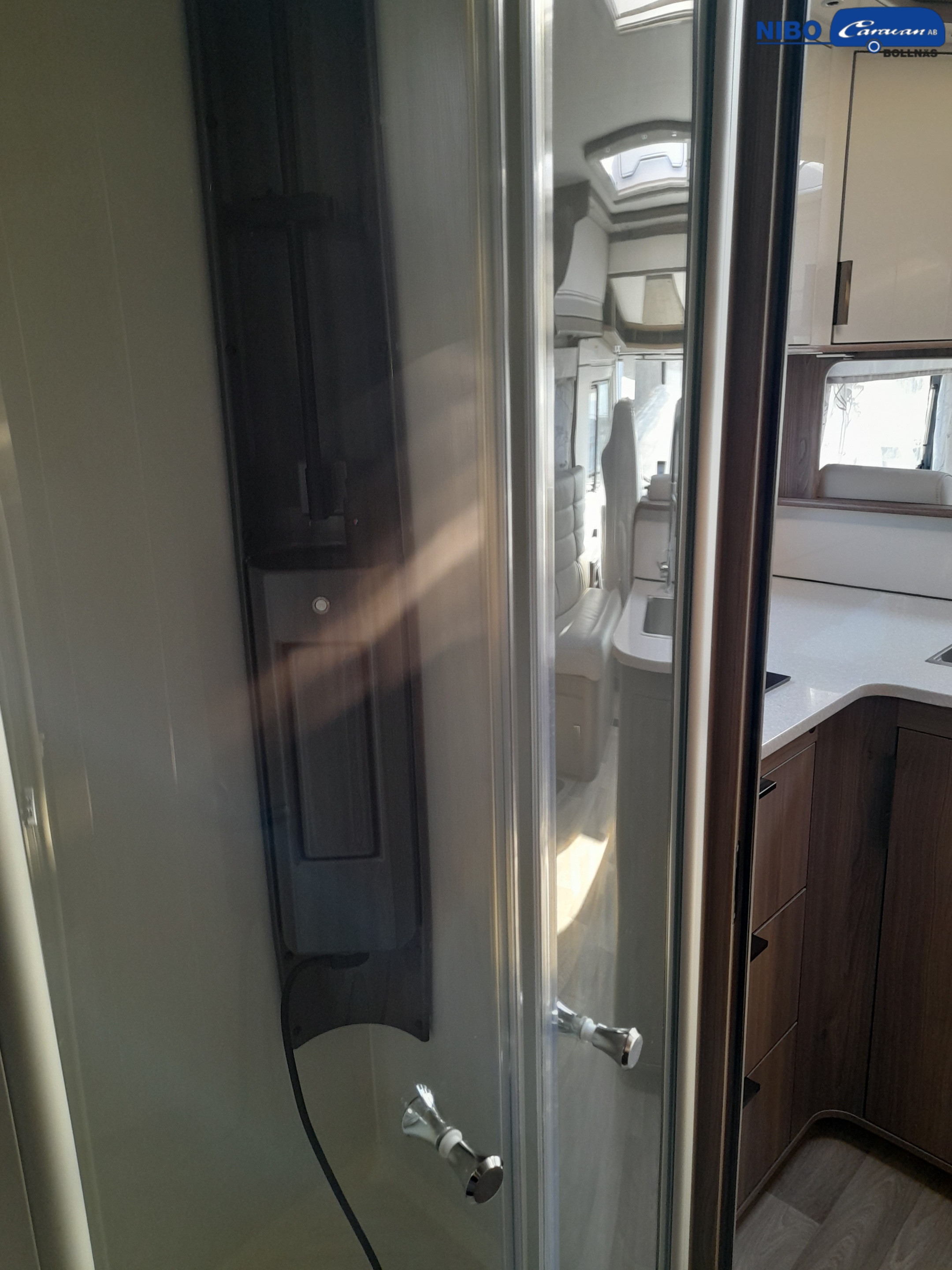 KABE Travel Master Intergrated 860 Imperial LGB - KABE