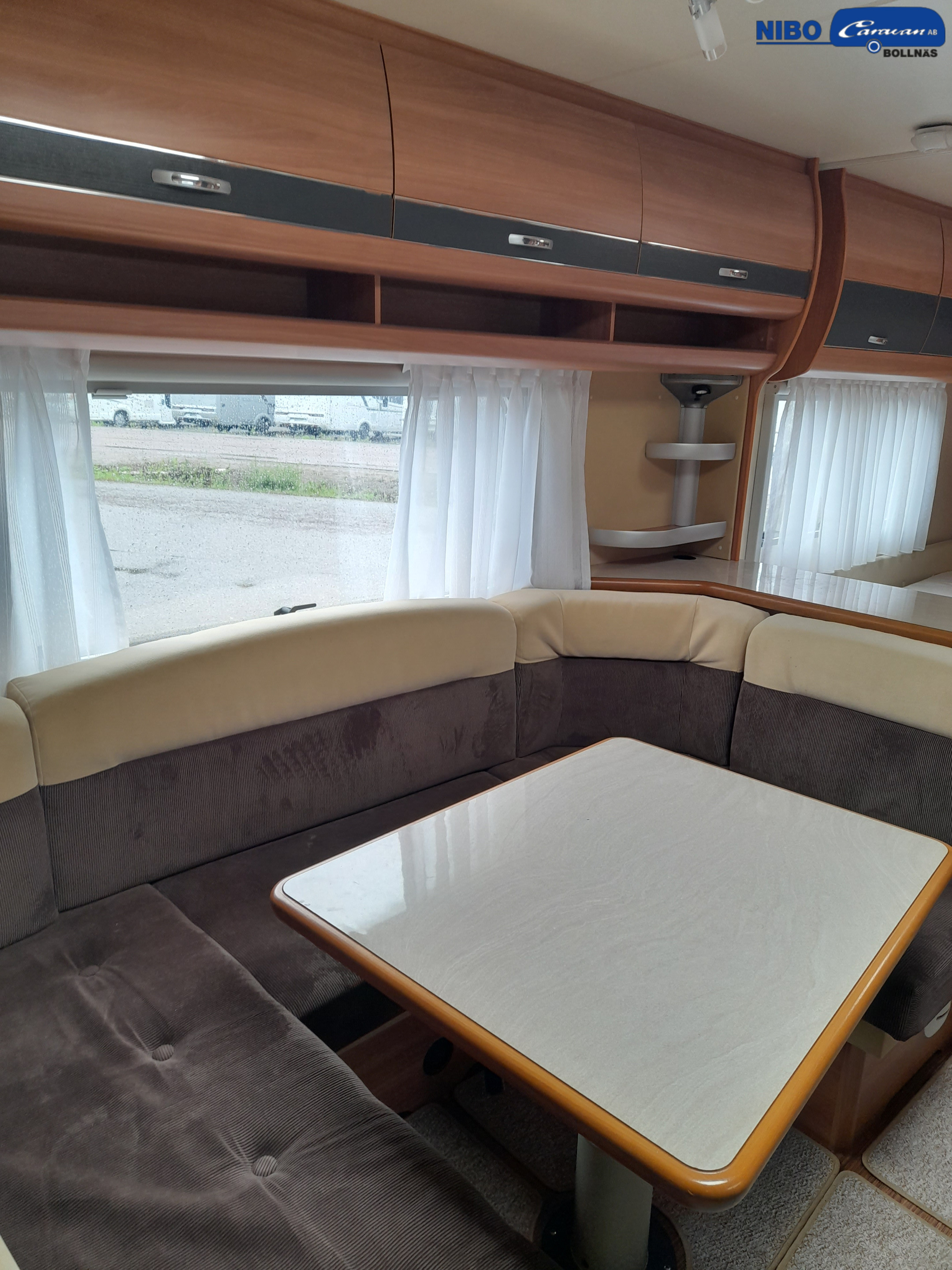 Hobby 650 KMFE Prestige (Barnkammare) - Hobby
