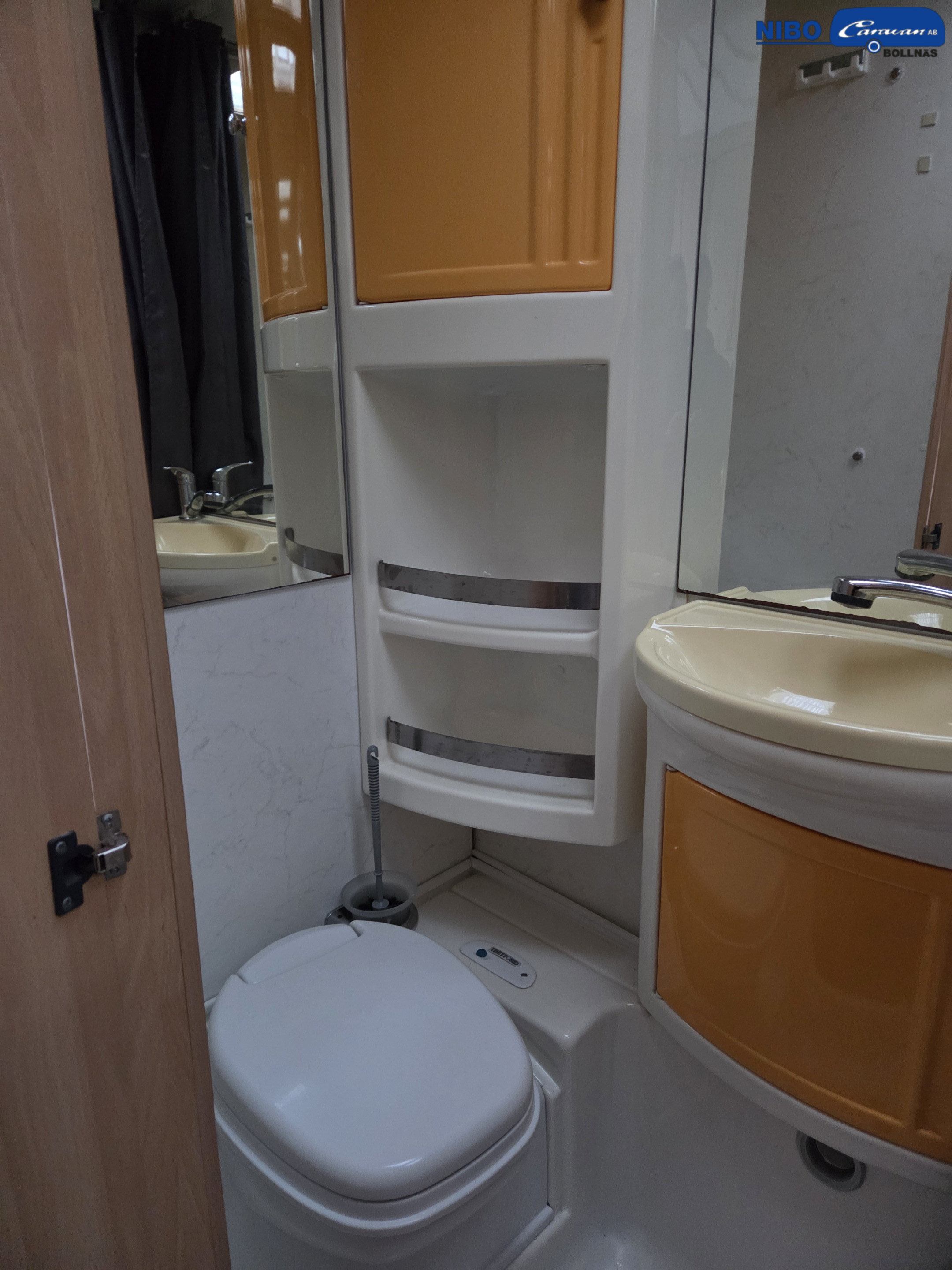 Dethleffs FIAT A5880 (Våningssäng) - Dethleffs