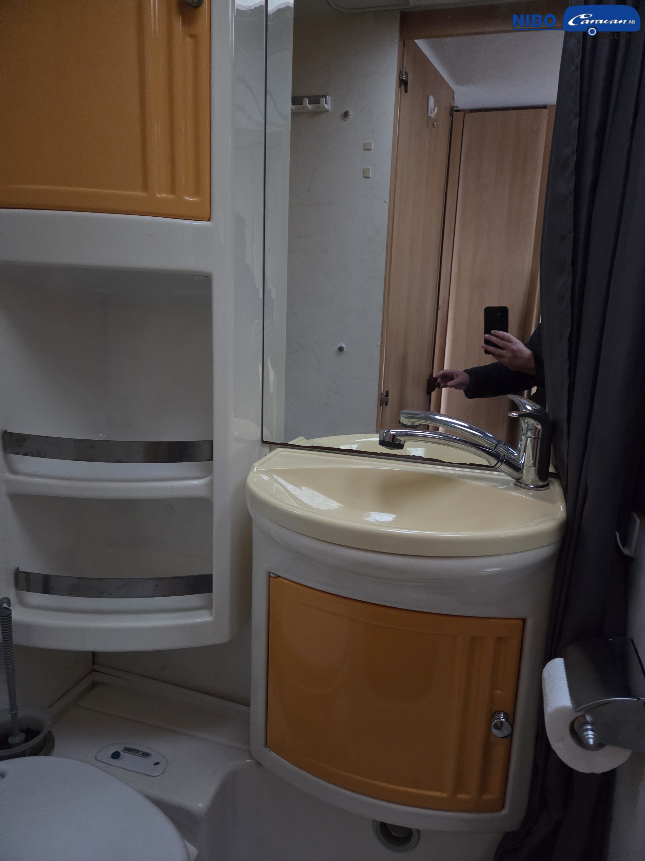 Dethleffs FIAT A5880 (Våningssäng) - Dethleffs