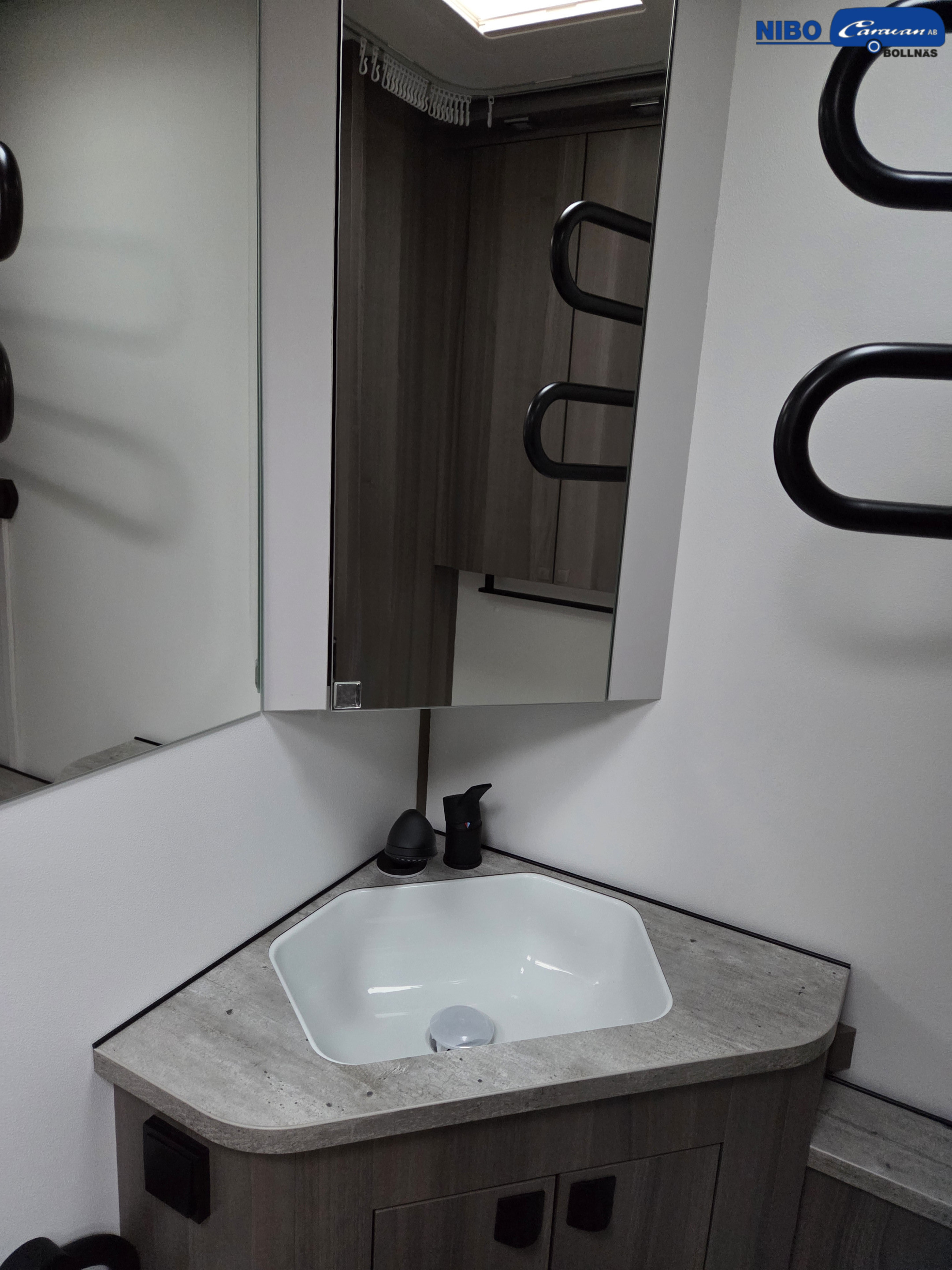 KABE ESTATE 470 GLE - KABE