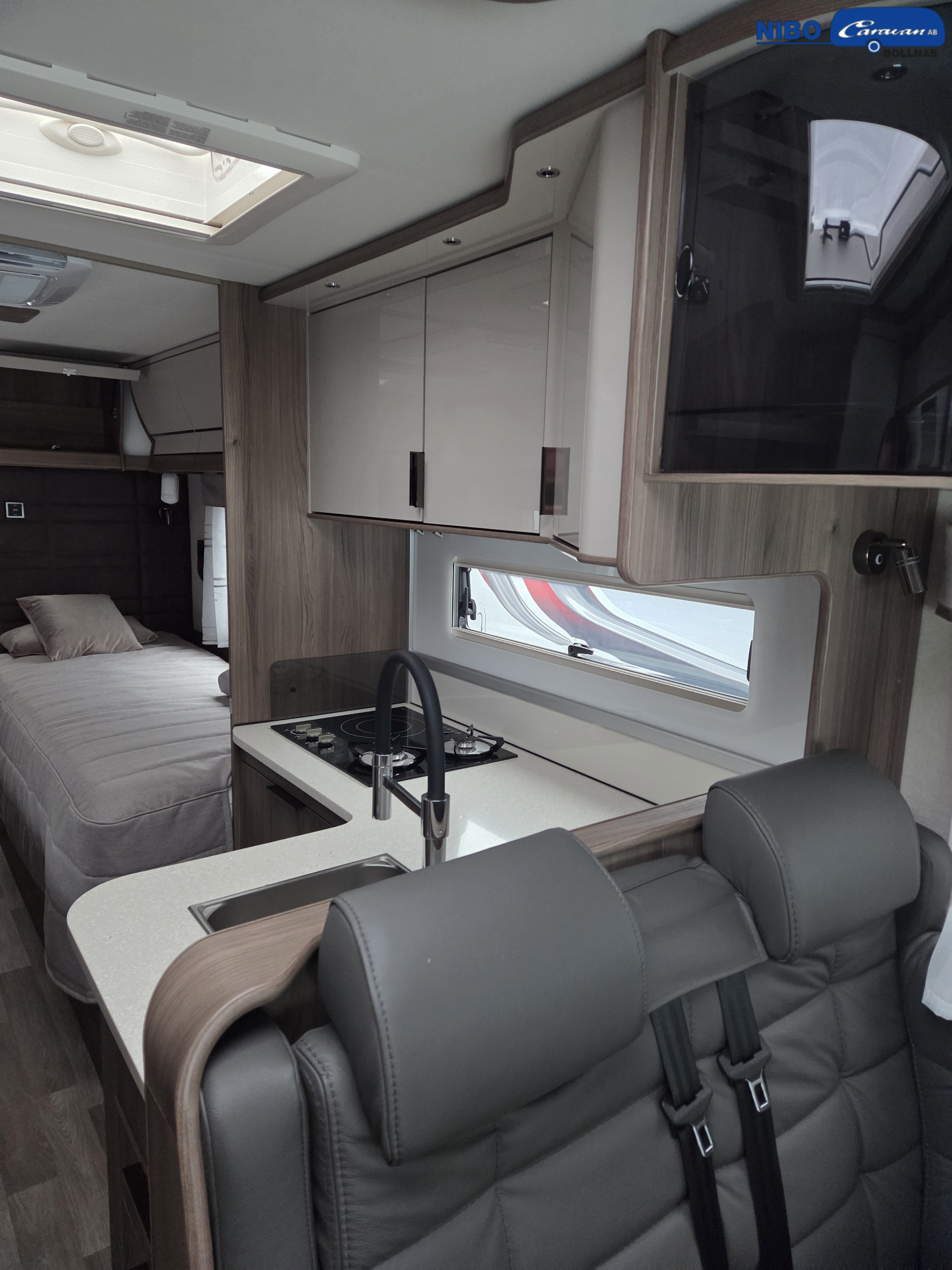 KABE Travel Master Intergrated 810 Imperial Tandem LT - KABE