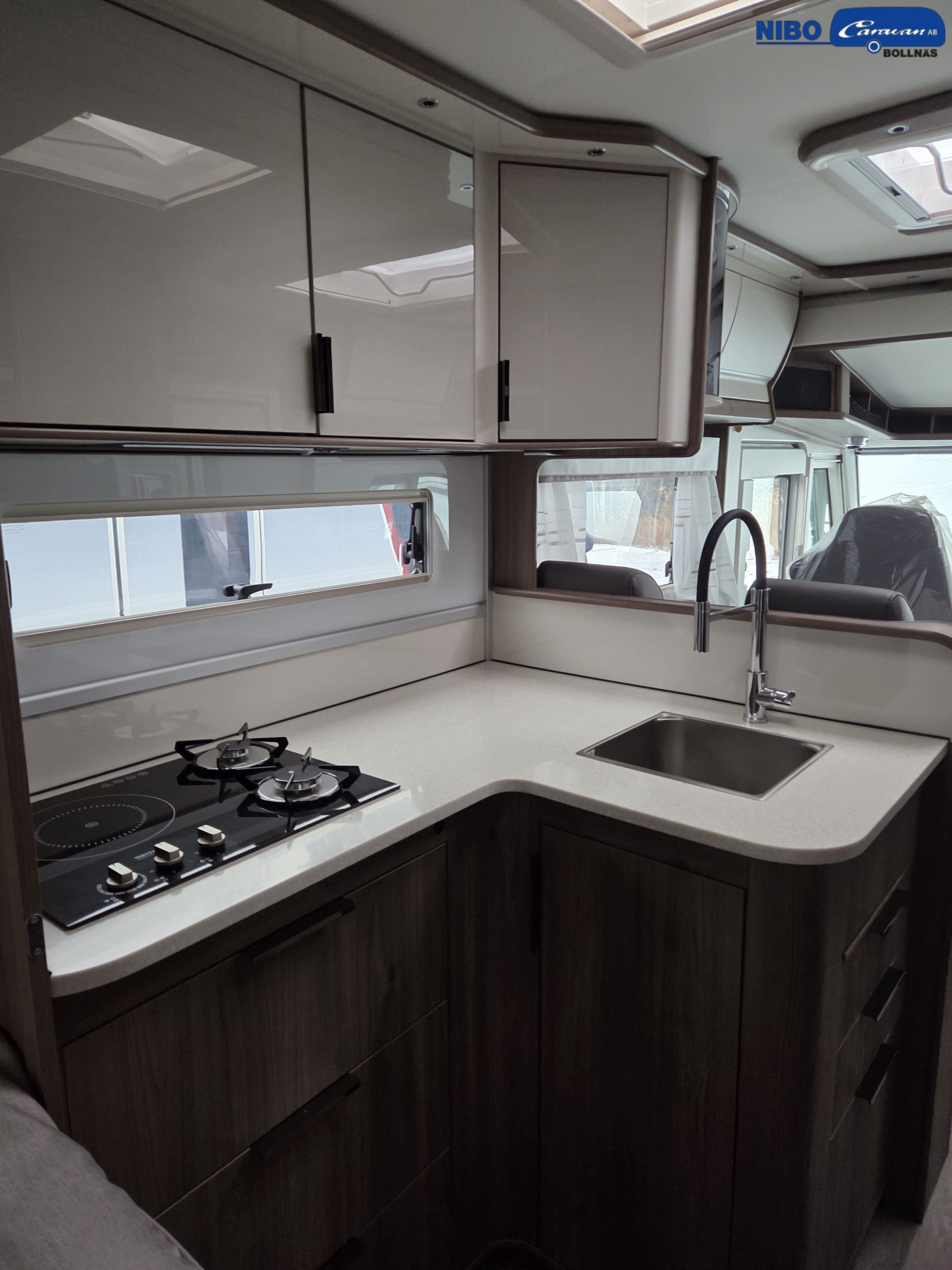 KABE Travel Master Intergrated 810 Imperial Tandem LT - KABE