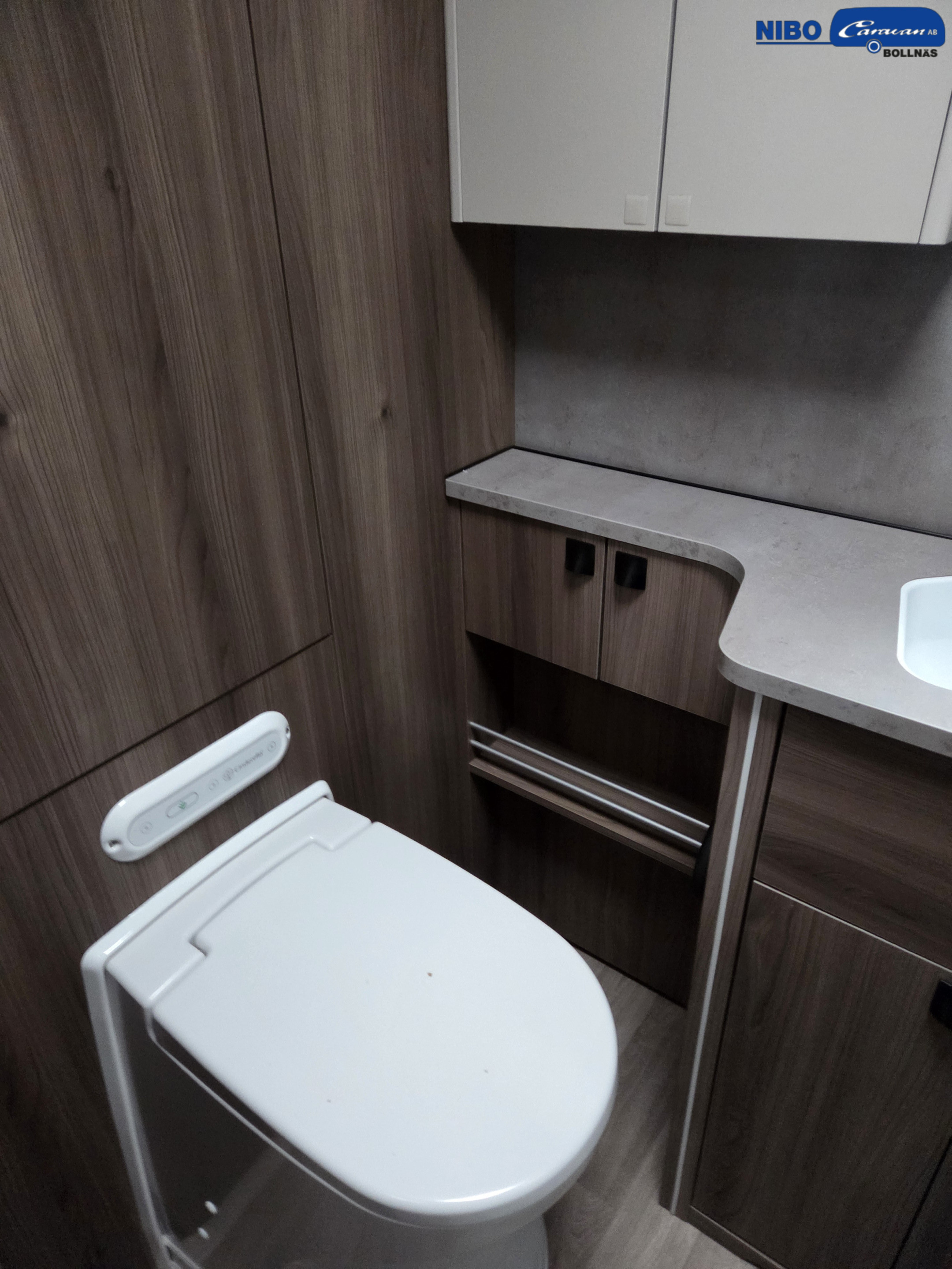 KABE Travel Master Intergrated 810 Imperial Tandem LT - KABE