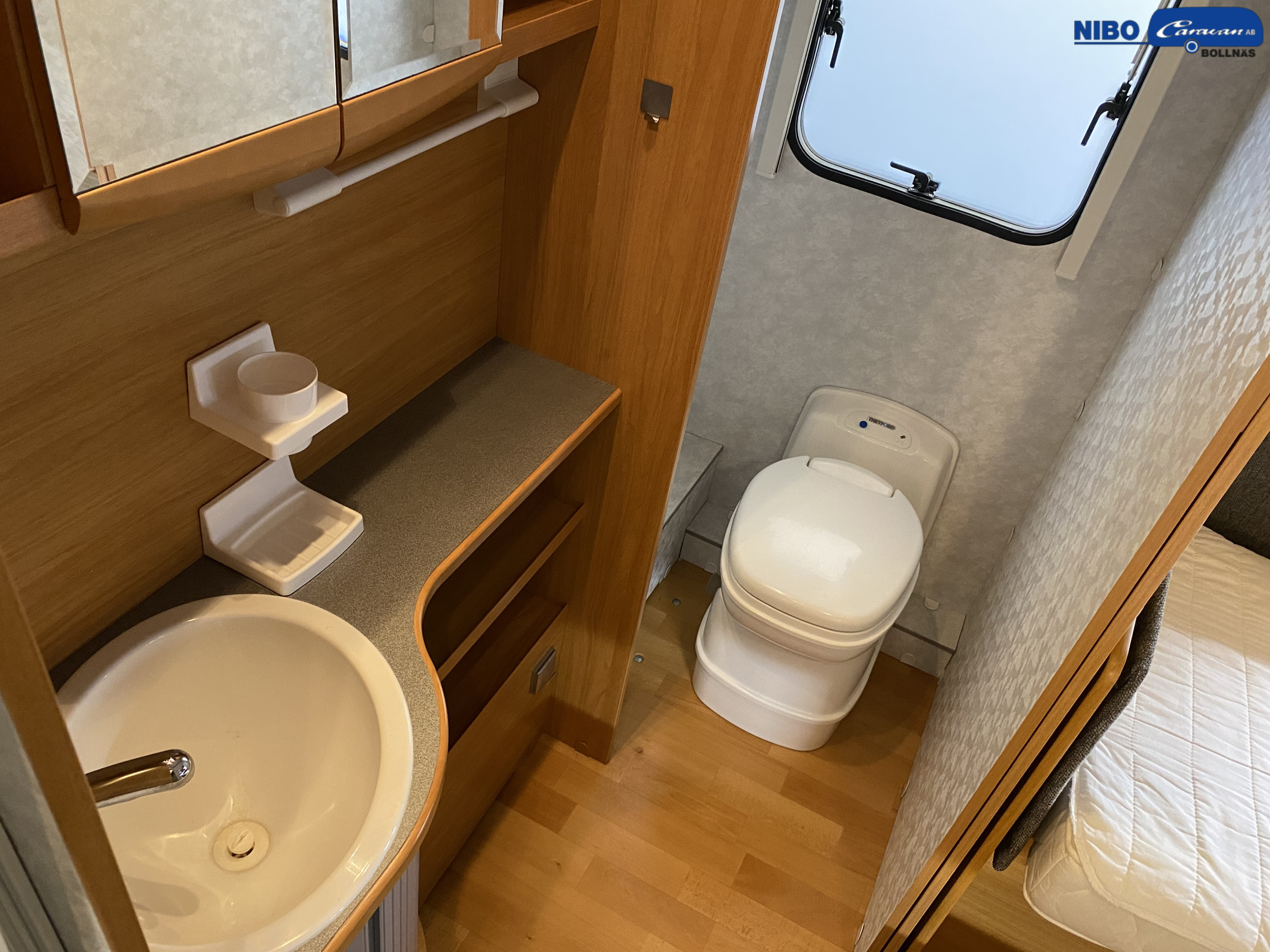 Adria Classica 613 UT (Utbäddb. ö-skåp) - Adria