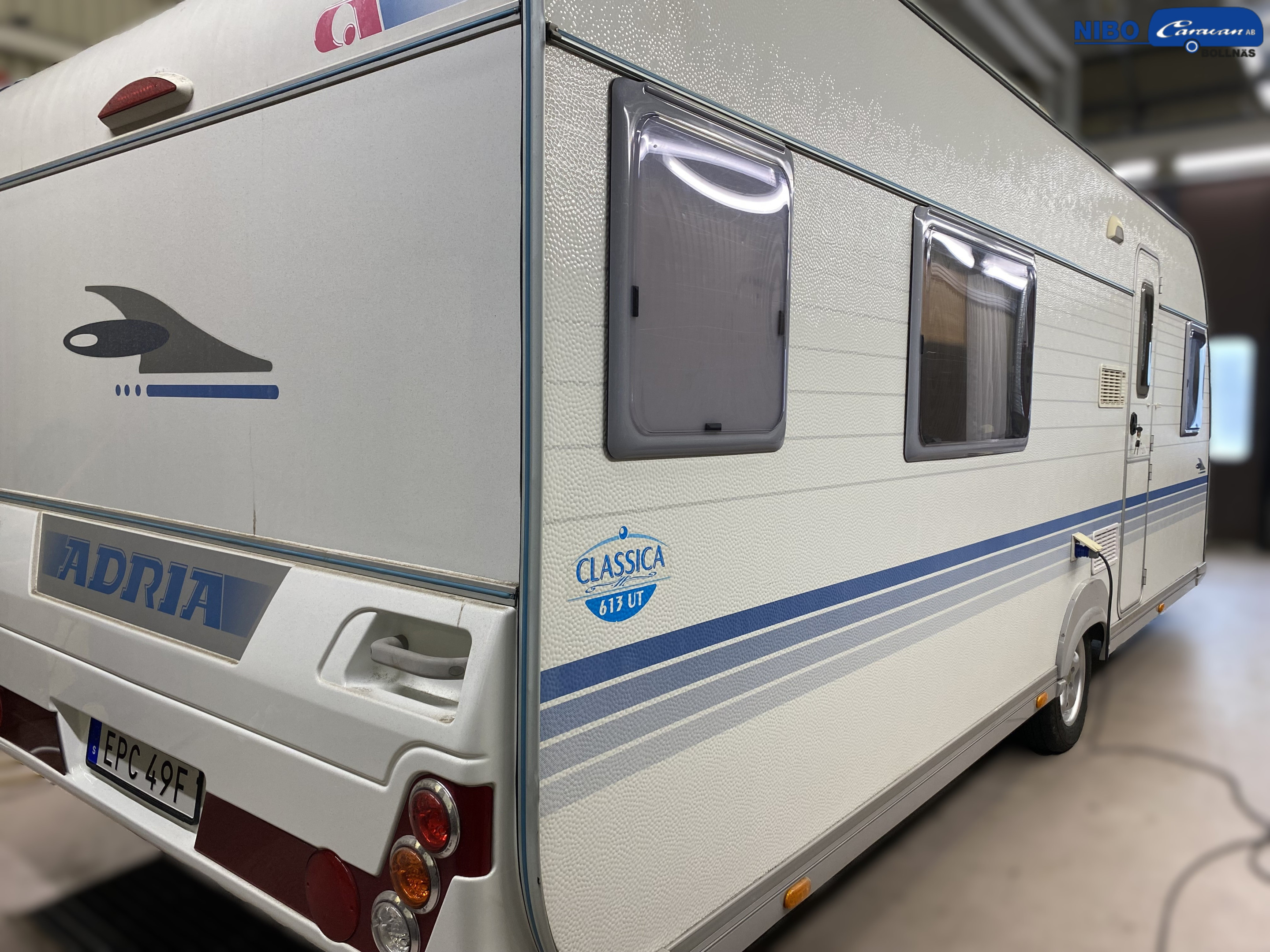 Adria Classica 613 UT (Utbäddb. ö-skåp) - Adria