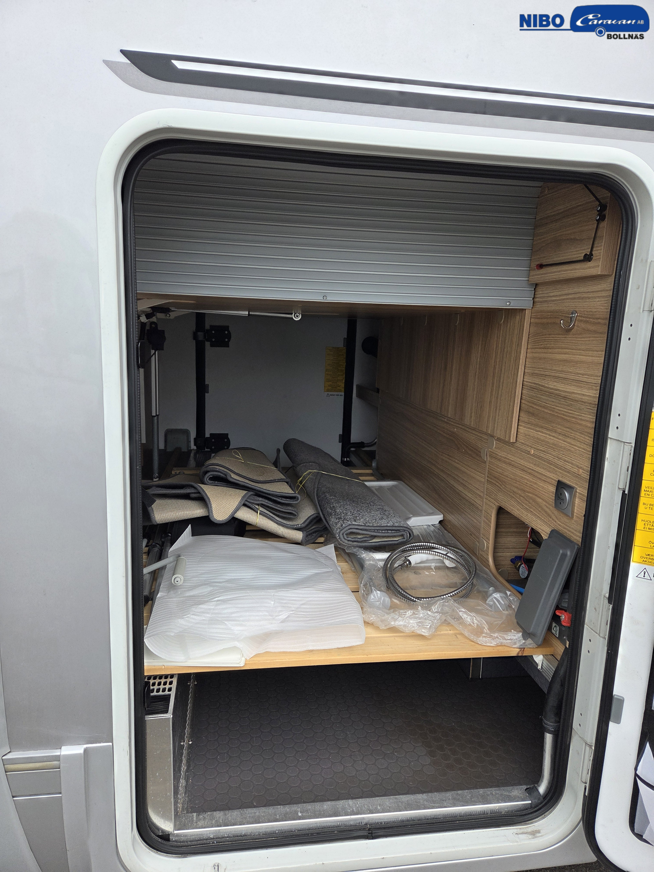 Adria SONIC SUPREME I 810 SC (Hydraliska stödben) - Adria