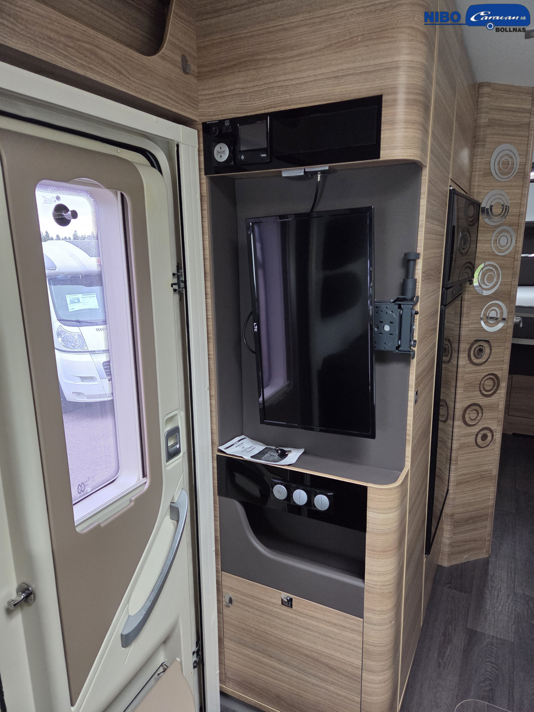 Adria SONIC SUPREME I 810 SC (Hydraliska stödben) - Adria