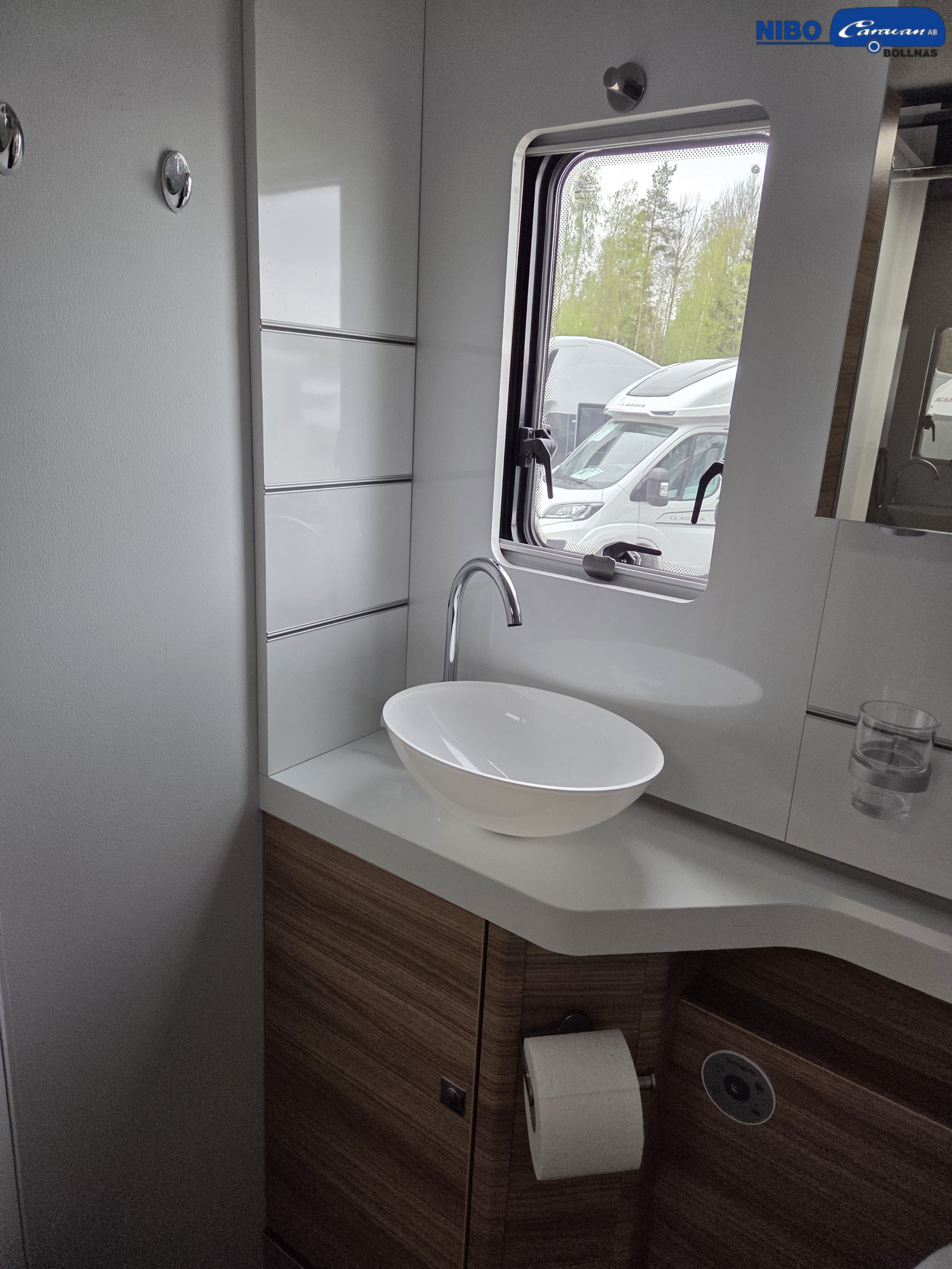 Adria SONIC SUPREME I 810 SC (Hydraliska stödben) - Adria