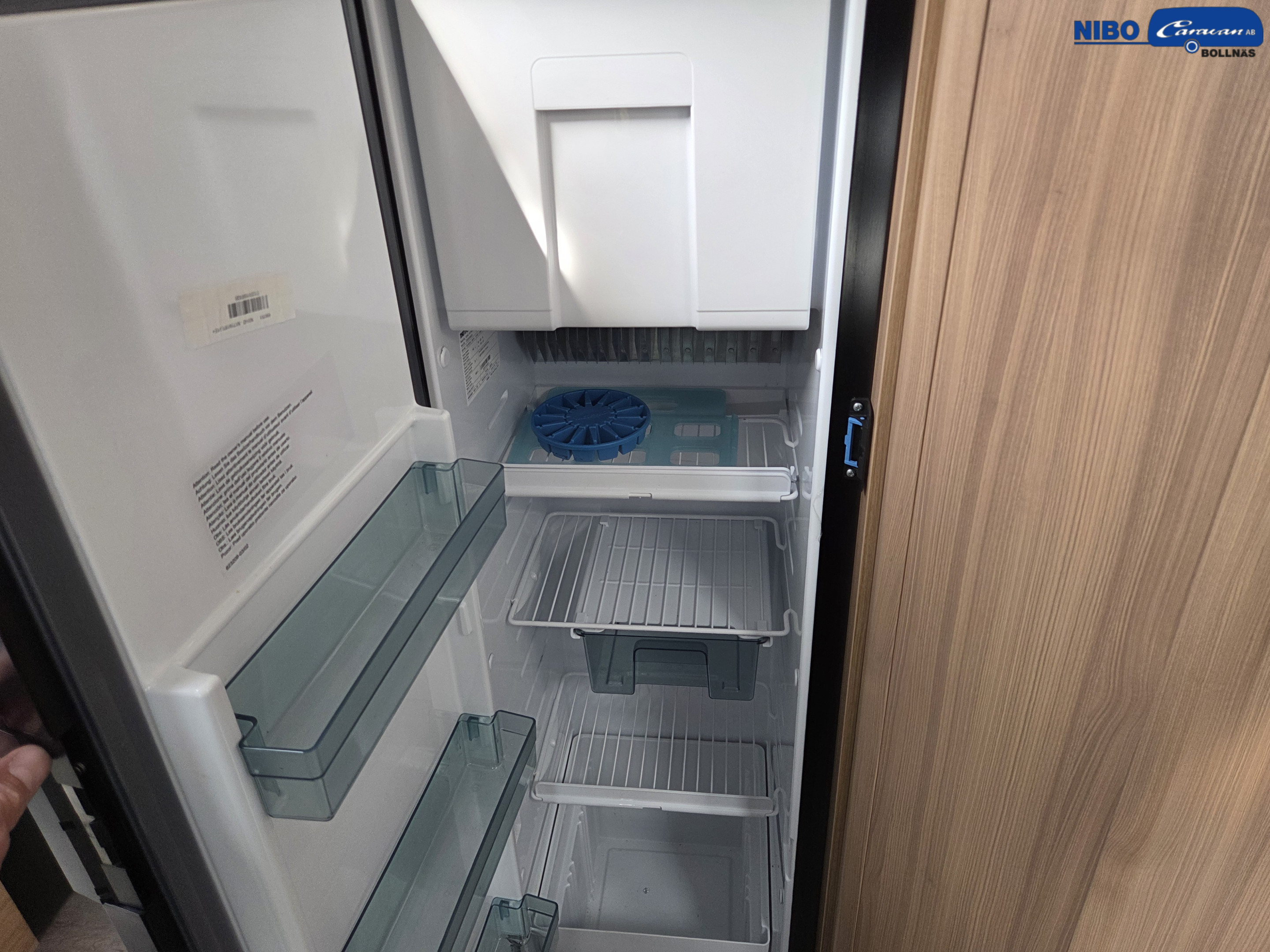 Adria CORAL S 670SL  (Hydrauliska stödben) - Adria