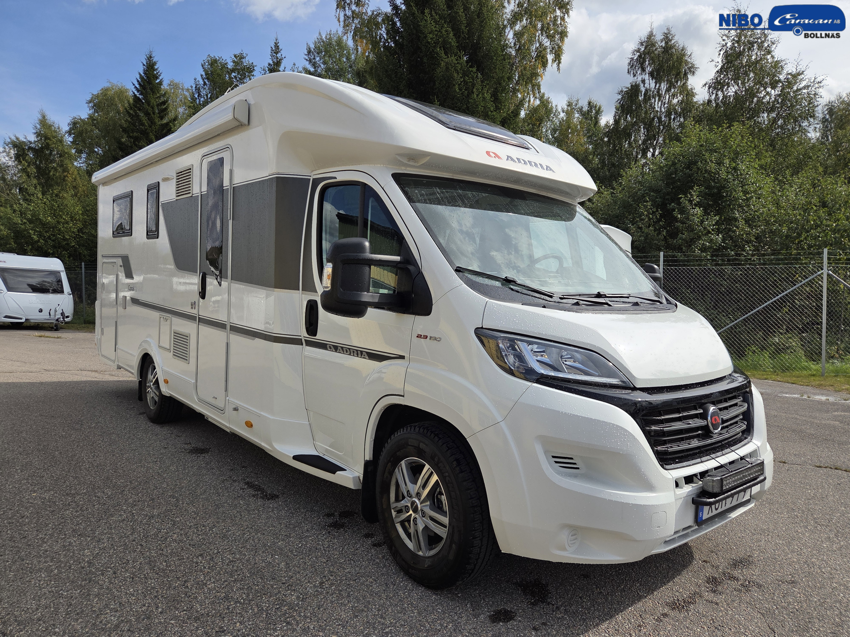 CORAL S 670SL  (Hydrauliska stödben) - Adria