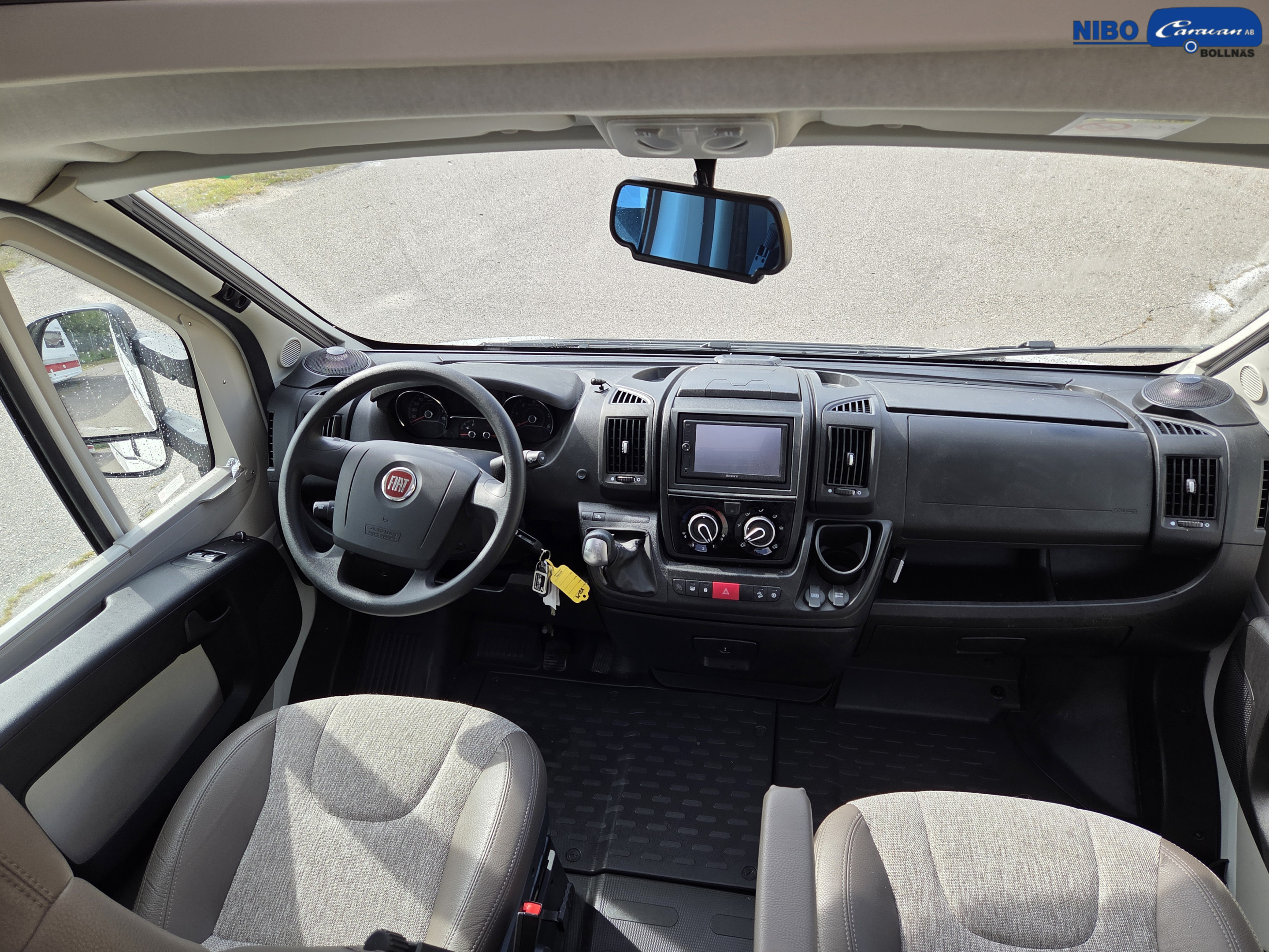 Adria CORAL S 670SL  (Hydrauliska stödben) - Adria