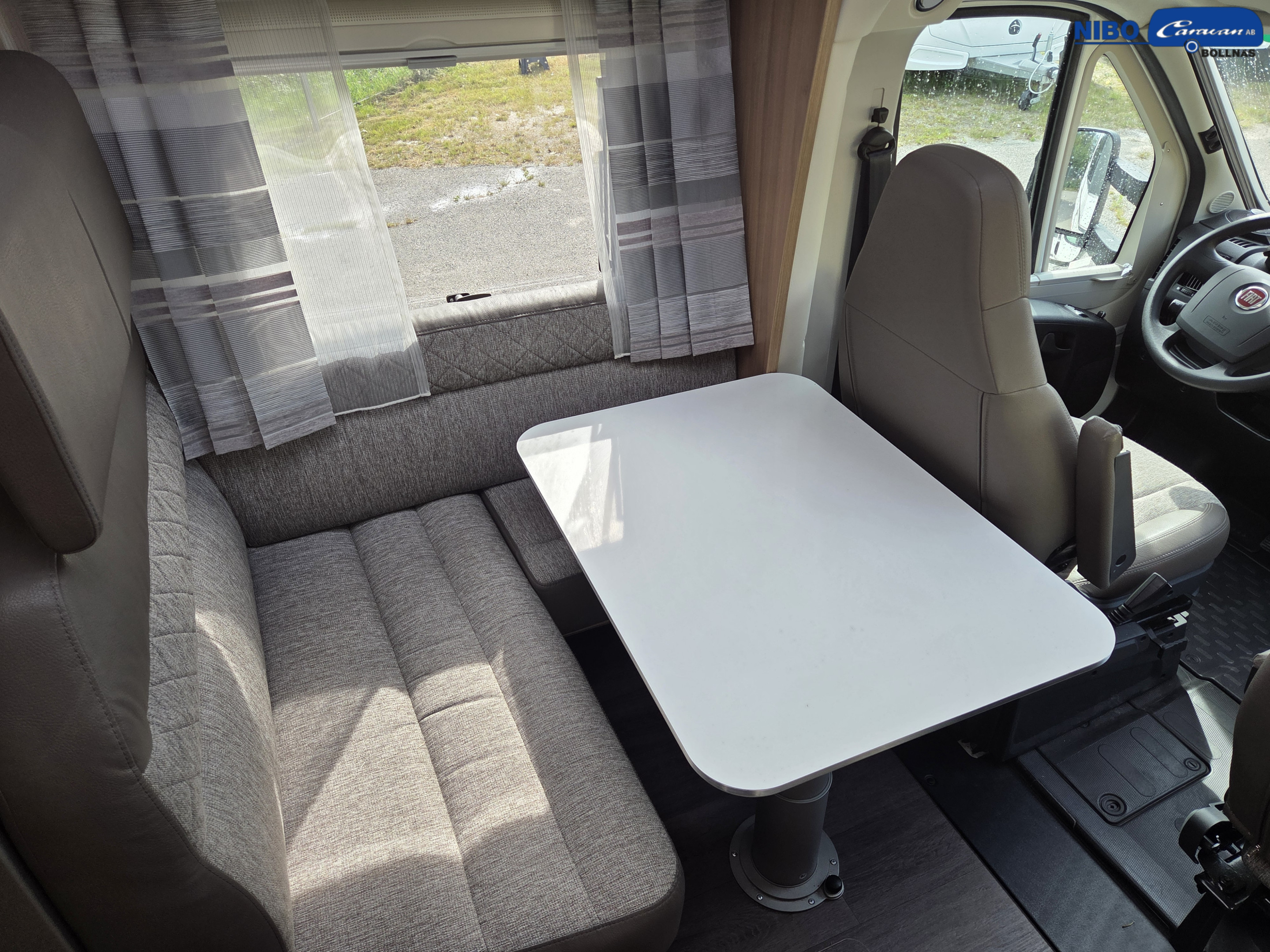 Adria CORAL S 670SL  (Hydrauliska stödben) - Adria