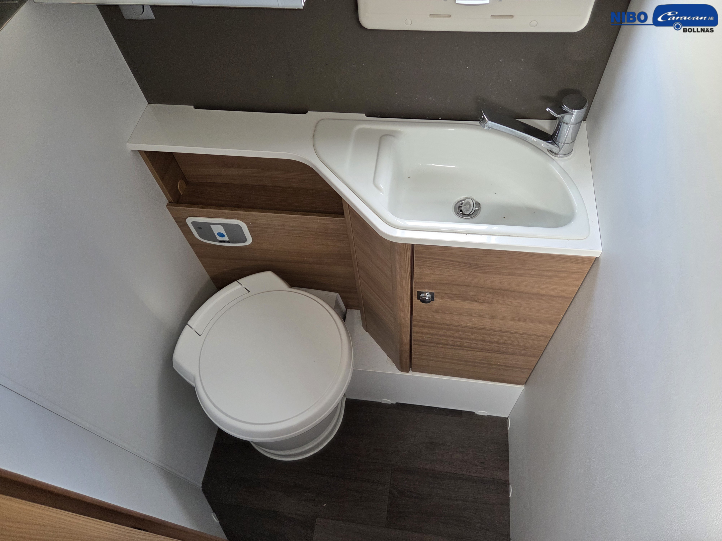 Adria CORAL S 670SL  (Hydrauliska stödben) - Adria