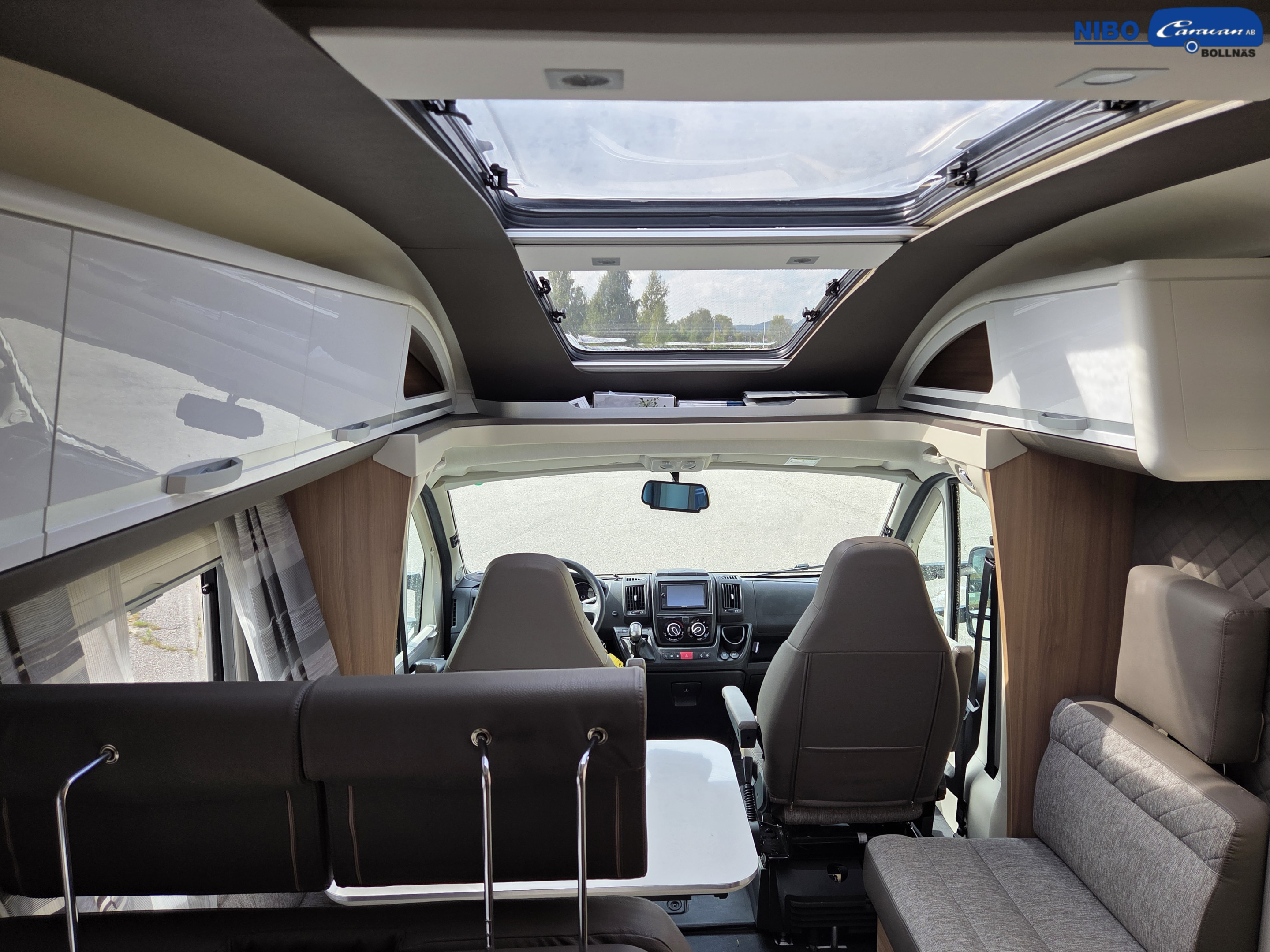 Adria CORAL S 670SL  (Hydrauliska stödben) - Adria
