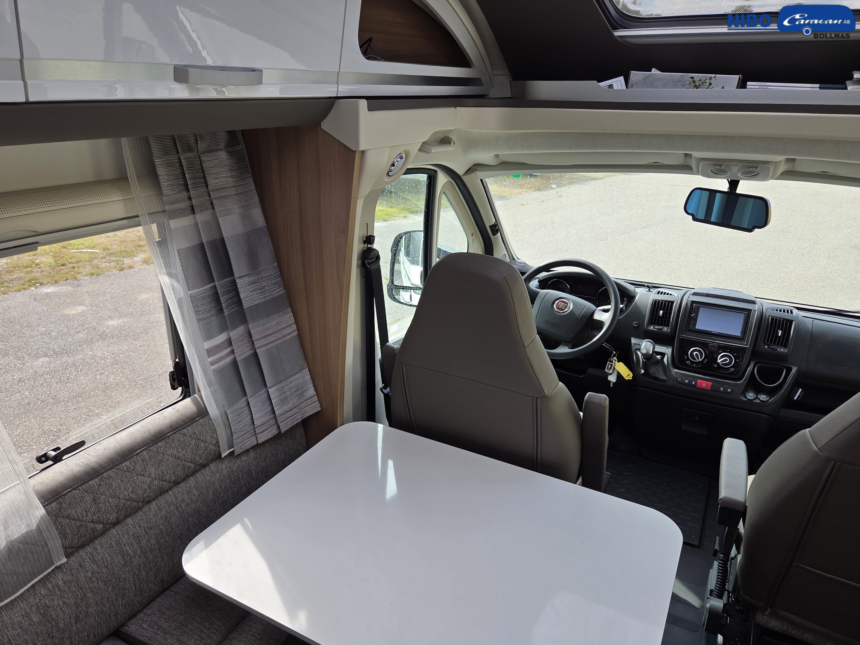 Adria CORAL S 670SL  (Hydrauliska stödben) - Adria