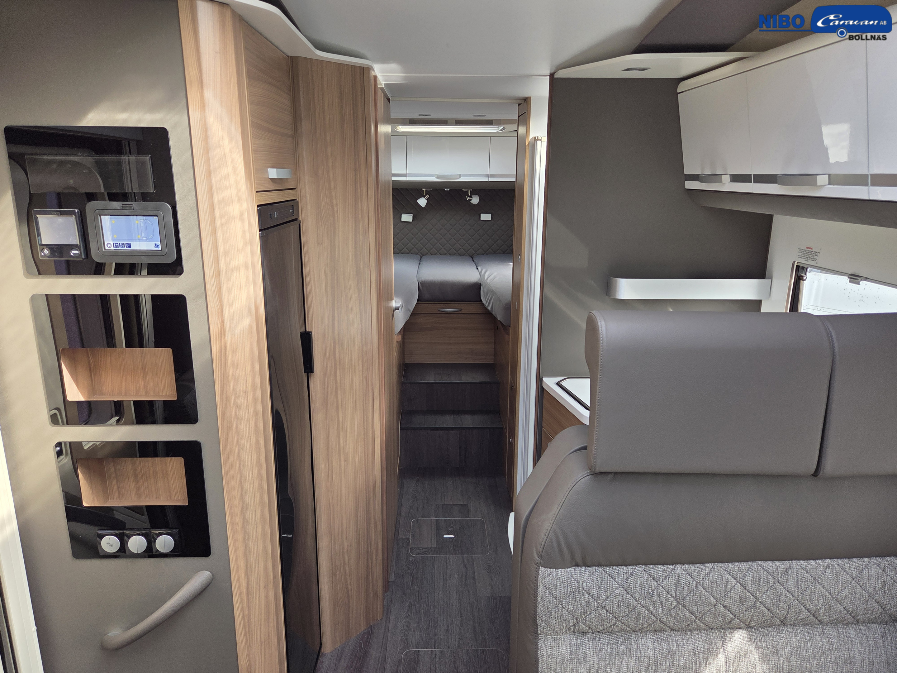 Adria CORAL S 670SL  (Hydrauliska stödben) - Adria