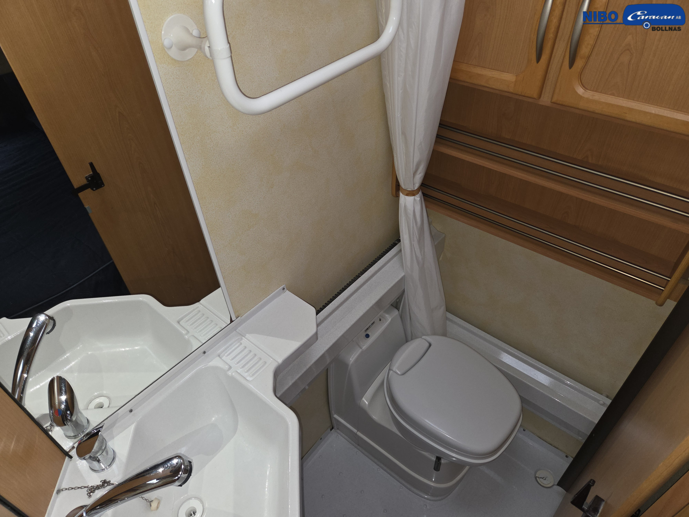 KABE ROYAL 720 GXL KS (Överbäddskåp) - KABE